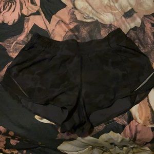 Lululemon Hotty hot shorts 2.5!